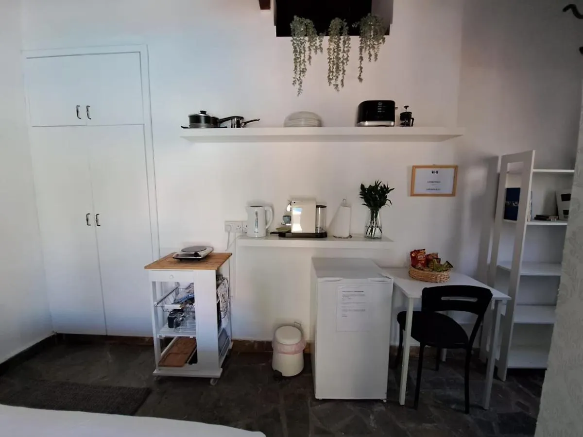 Guest house Mediterranean Poolside Garden Cottage Kiti