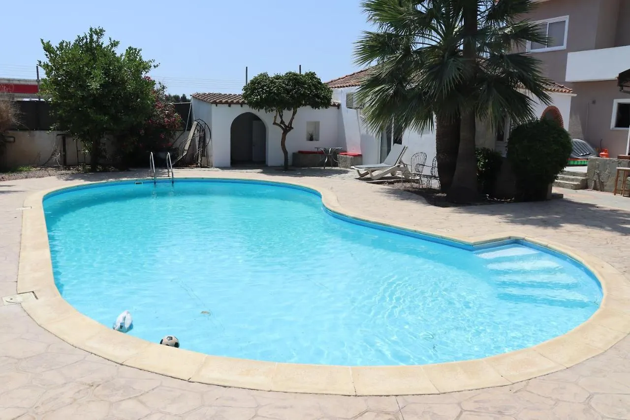 Affittacamere Mediterranean poolside garden cottage Kiti