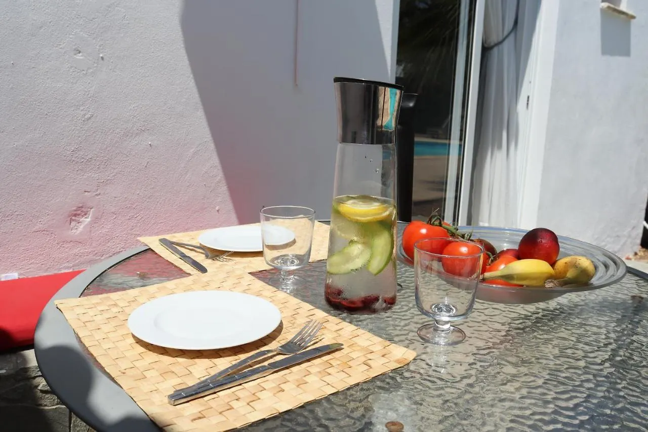 Affittacamere Mediterranean poolside garden cottage Kiti Cipro